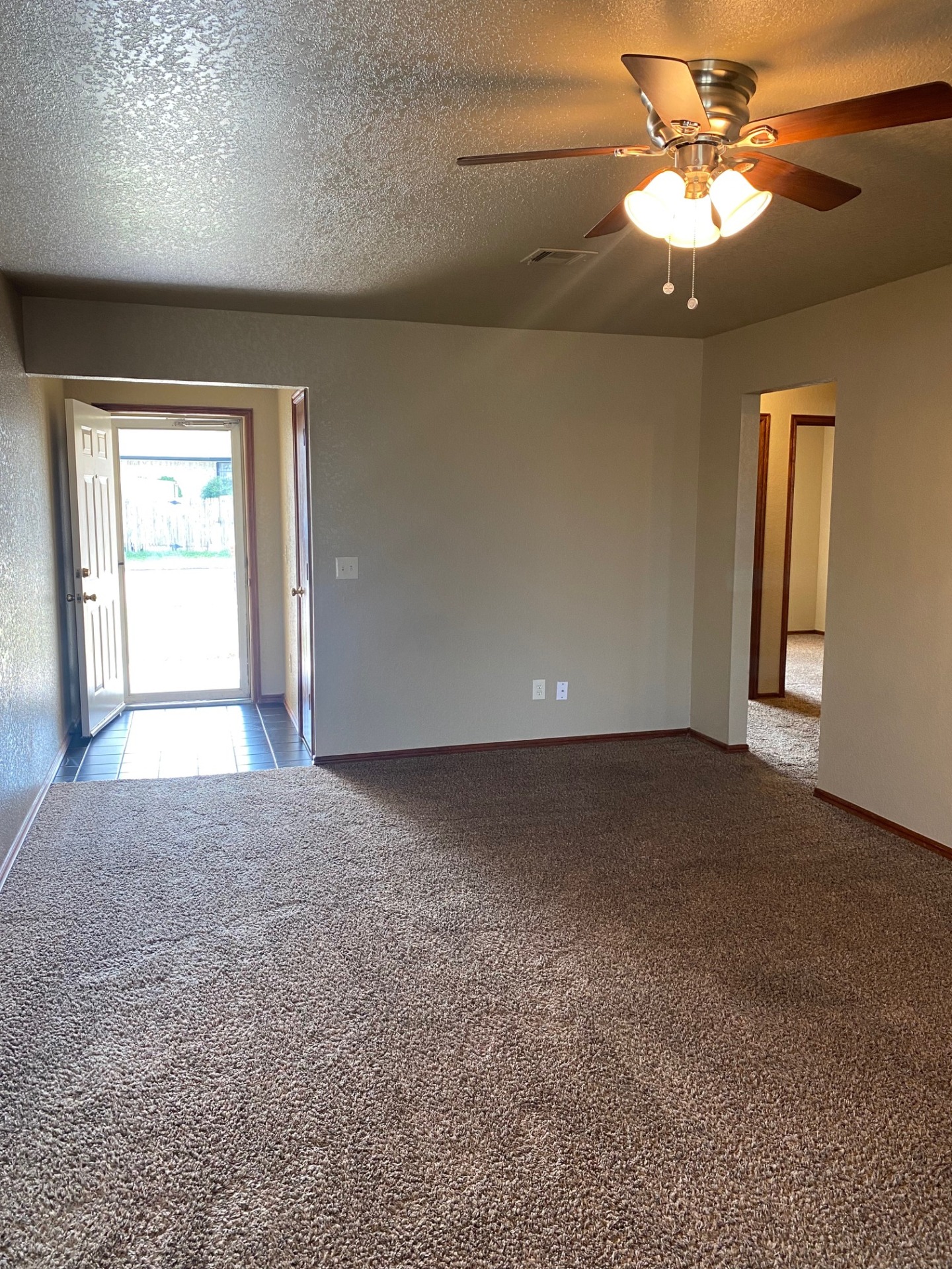 An attractive haven. A very desirable unit. 