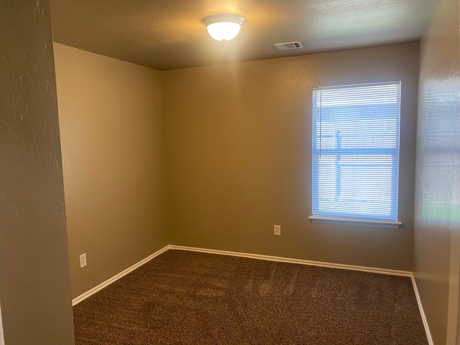 An adorable rental unit. Further information can be found on our website. 