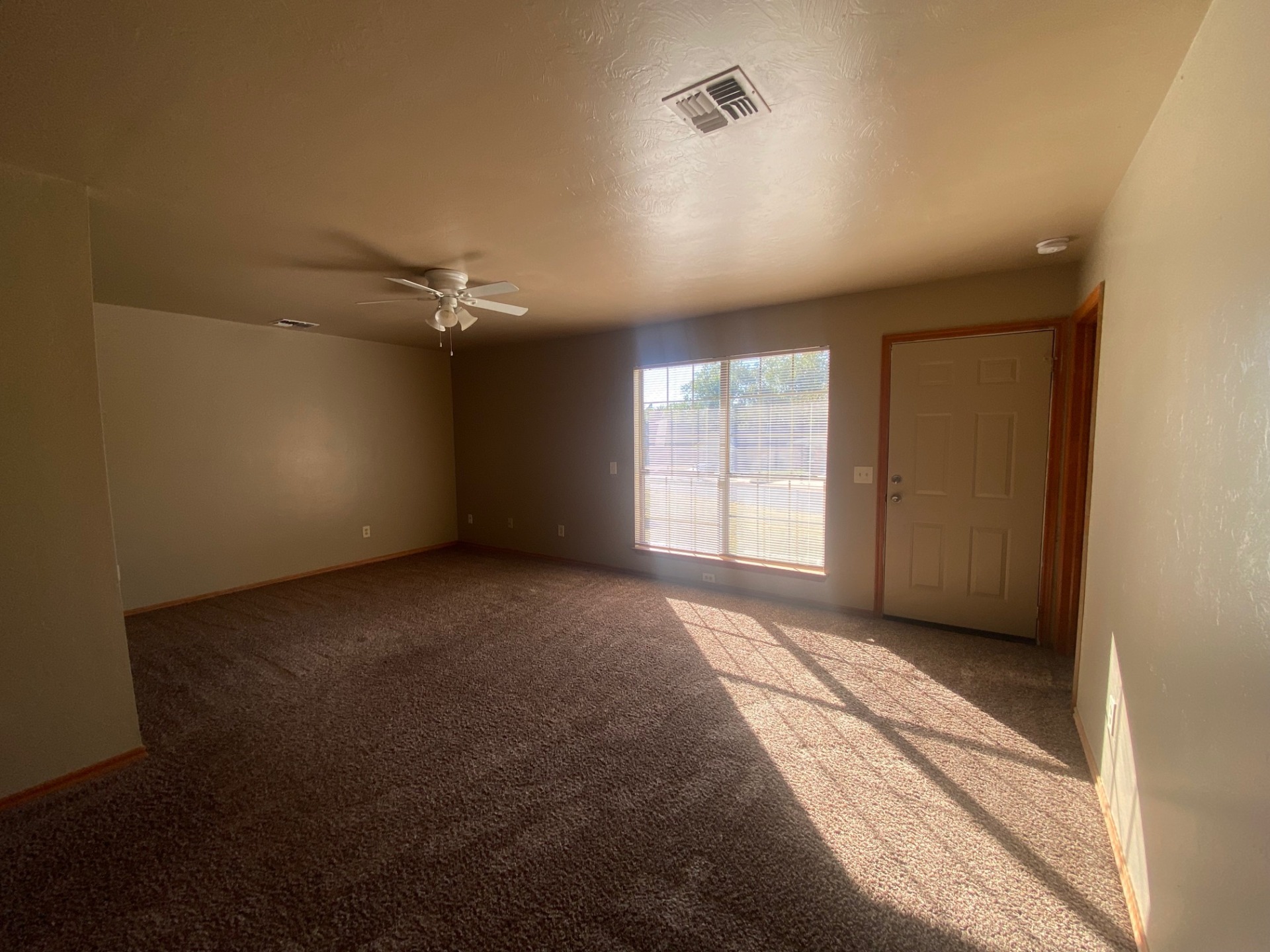 Reasonably priced. A good-looking property. See this place today. 