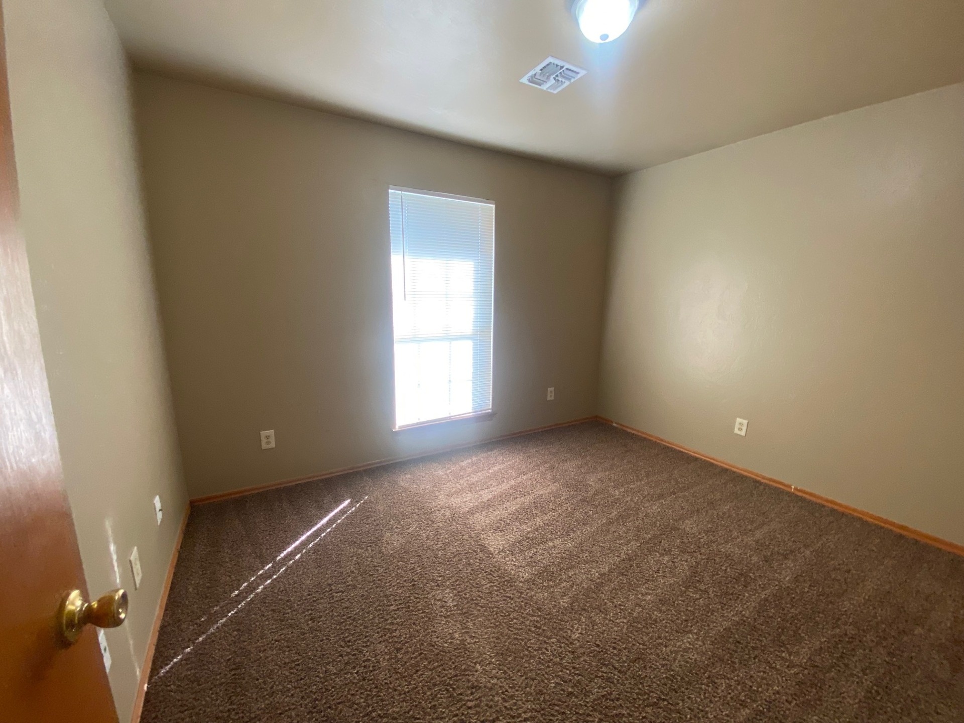 An outstanding design. Telephone us to ask about this rental unit. 