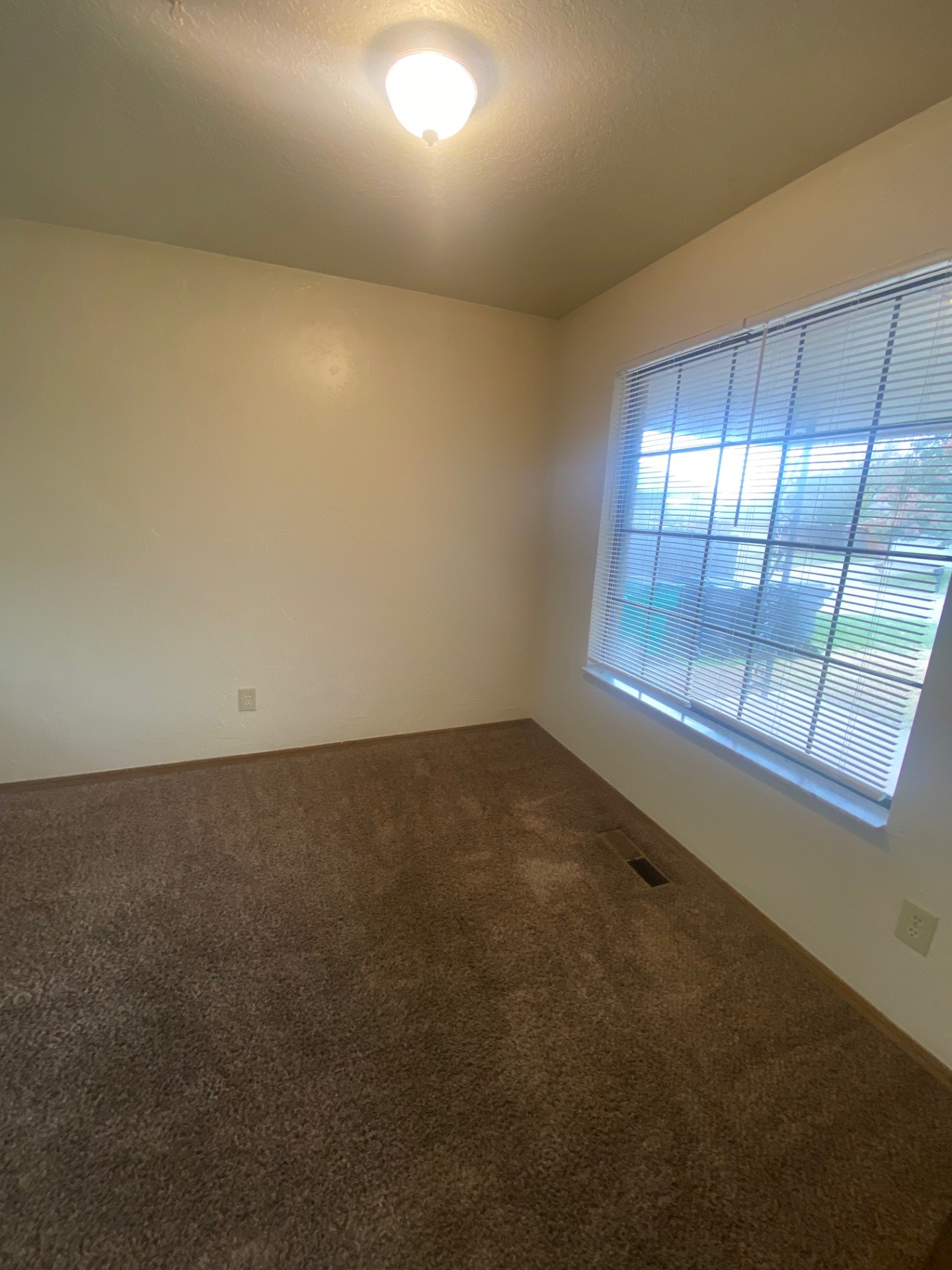 Awesome living quarters. Imagine the possibilities. 