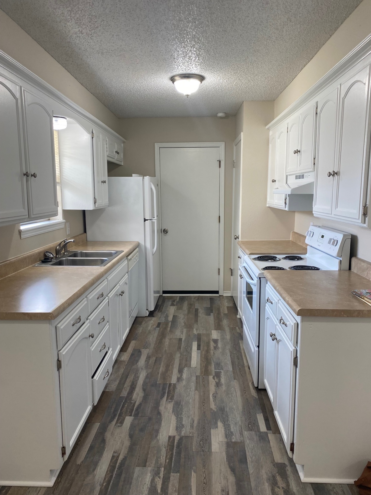 Ready for a move-in. An enticing rental unit. Ask for details. We're always happy to answer questions. 