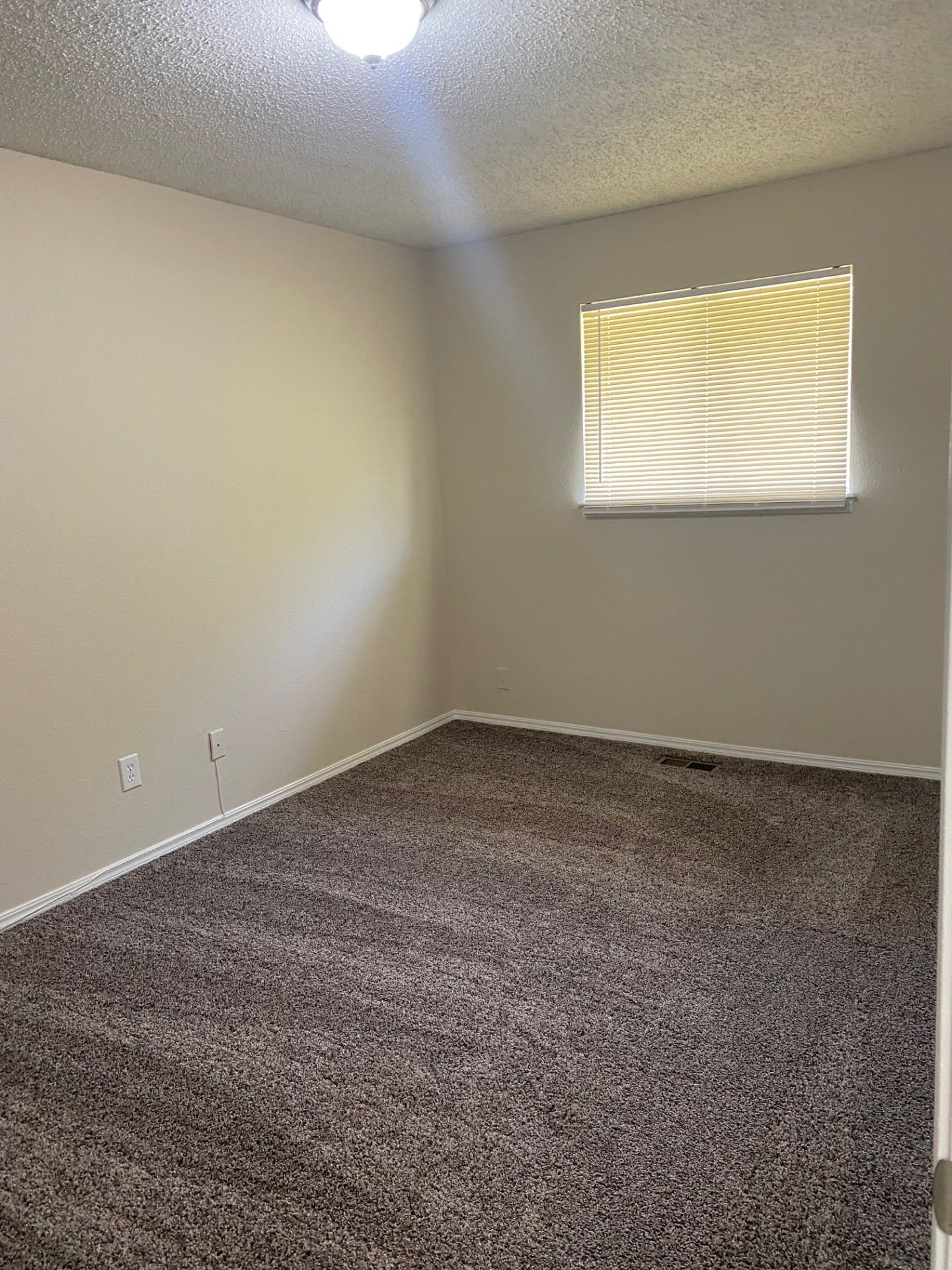 Awesome living quarters. An alluring locale. Come by to view it. 