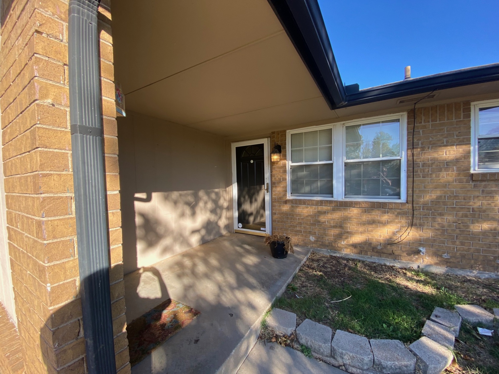 An adorable rental unit. Further information can be found on our website. 