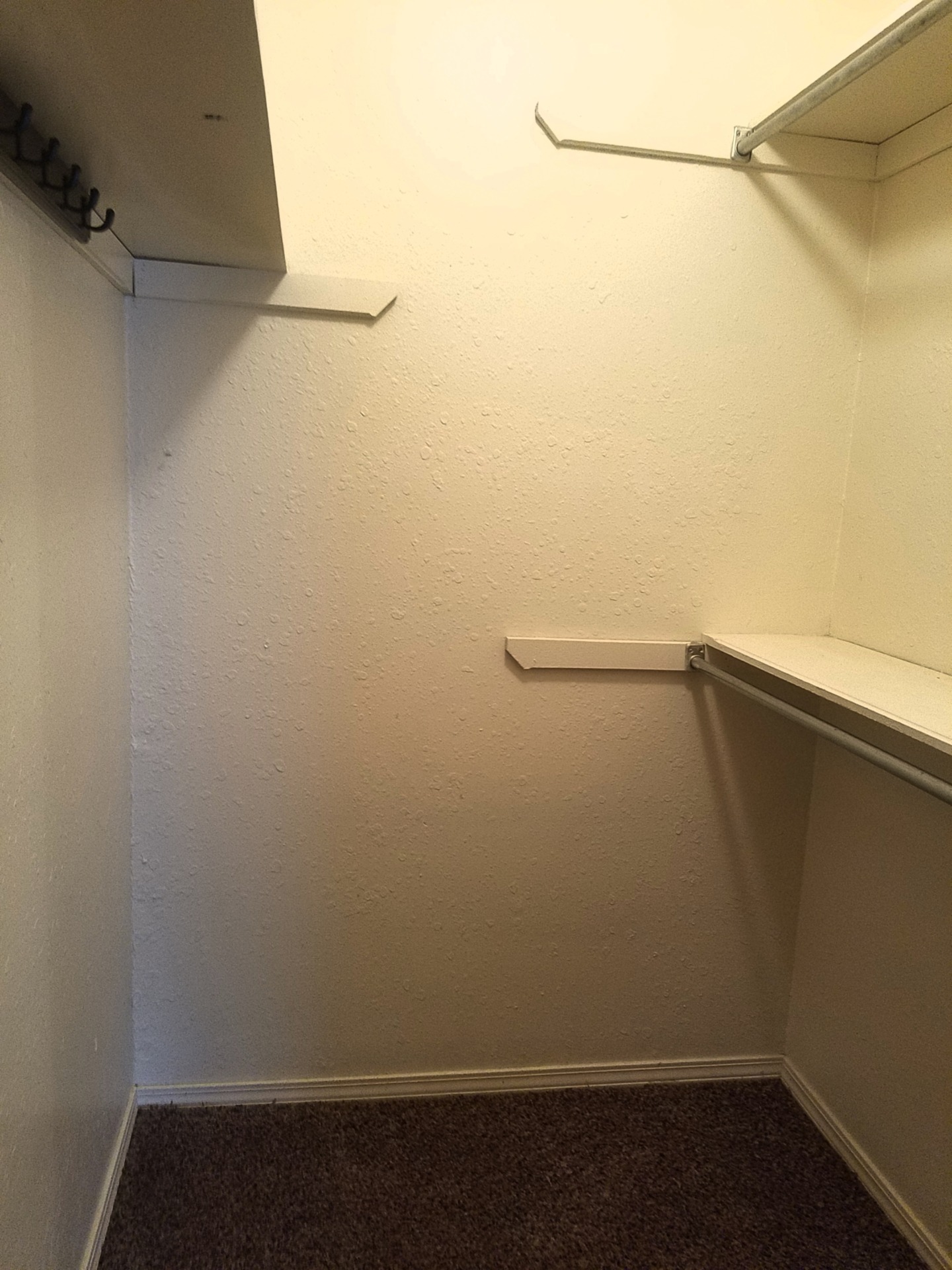 A delightful unit. More details on our website. 