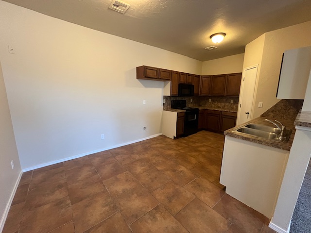 This unit won't be on the market long. Beauty and much more. 