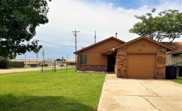 You'll love coming home to this place. Attractive kitchen and bathroom. 