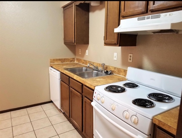 More than you could ask for. A striking domicile. Ask for details. We're always happy to answer questions. 