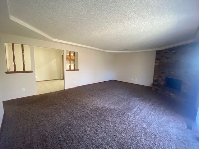 This place is ready for a new occupant. An exceptional layout. Submit your rental application today. 