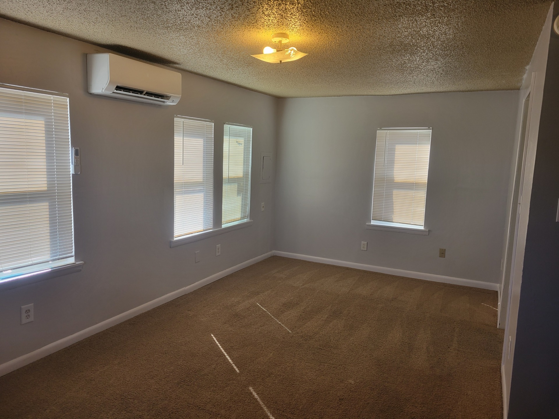 The perfect size for you. An outstanding home. Telephone us to ask about this rental unit. 