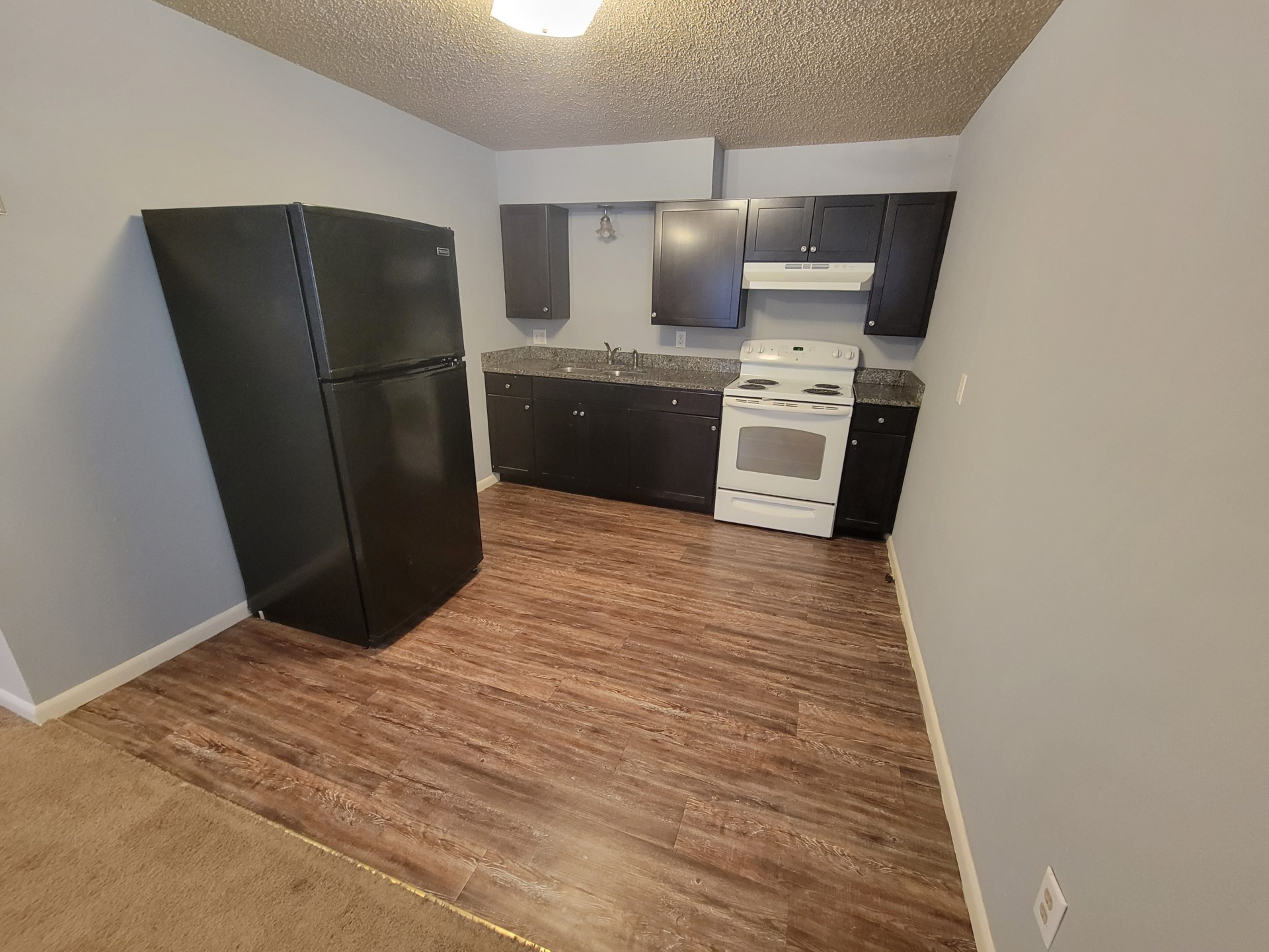 An inviting unit. This place is ready for a new occupant. 