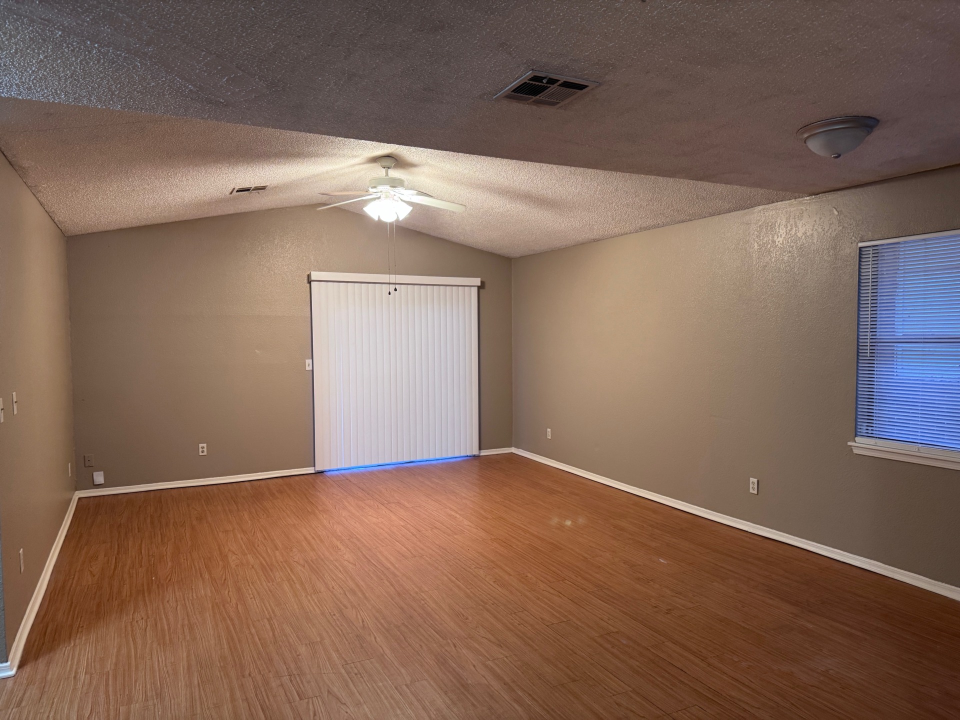 A pleasant layout. You will love it. 