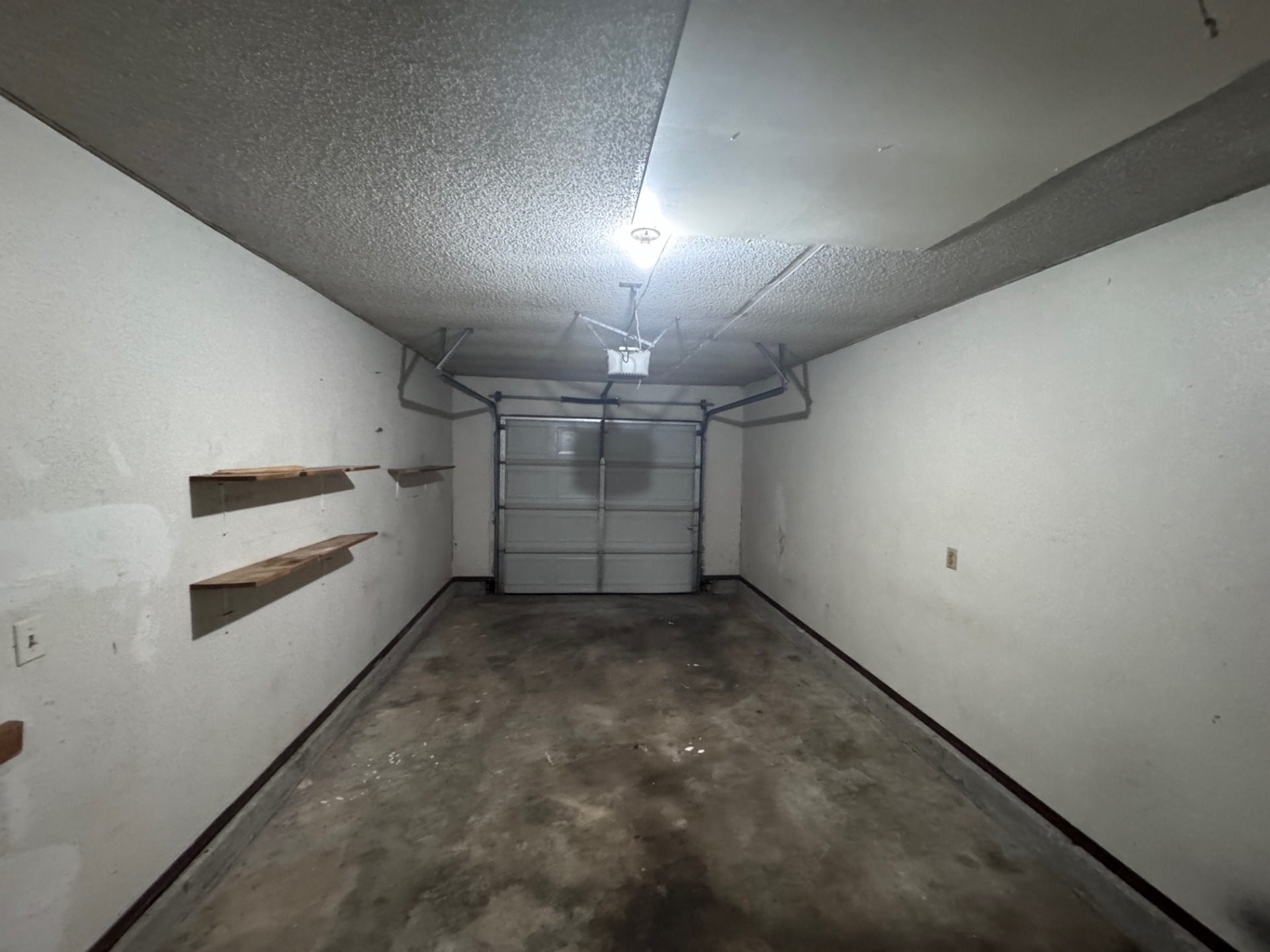 Awesome living quarters. An alluring locale. Come by to view it. 