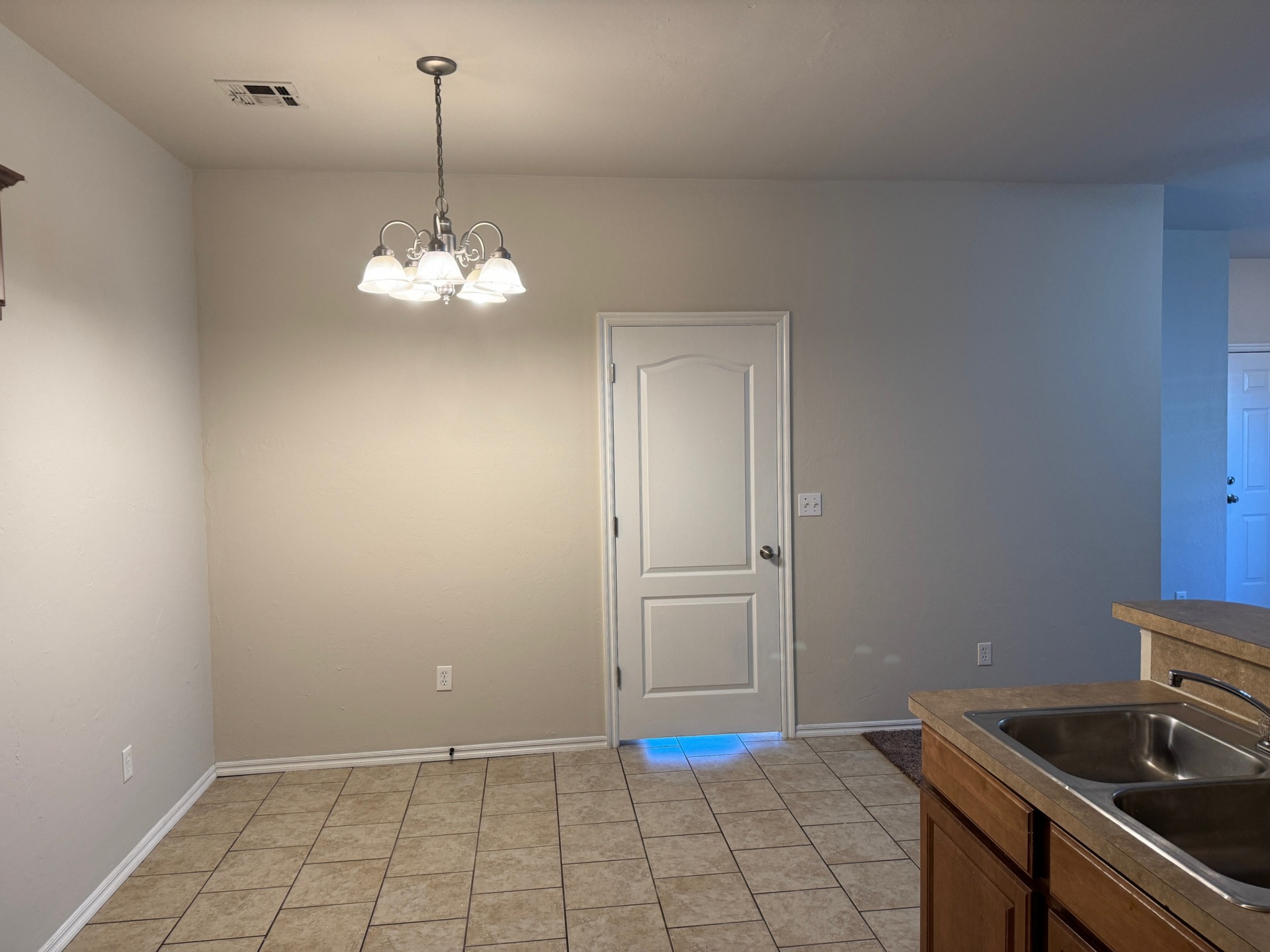 You'll love coming home to this place. Attractive kitchen and bathroom. 