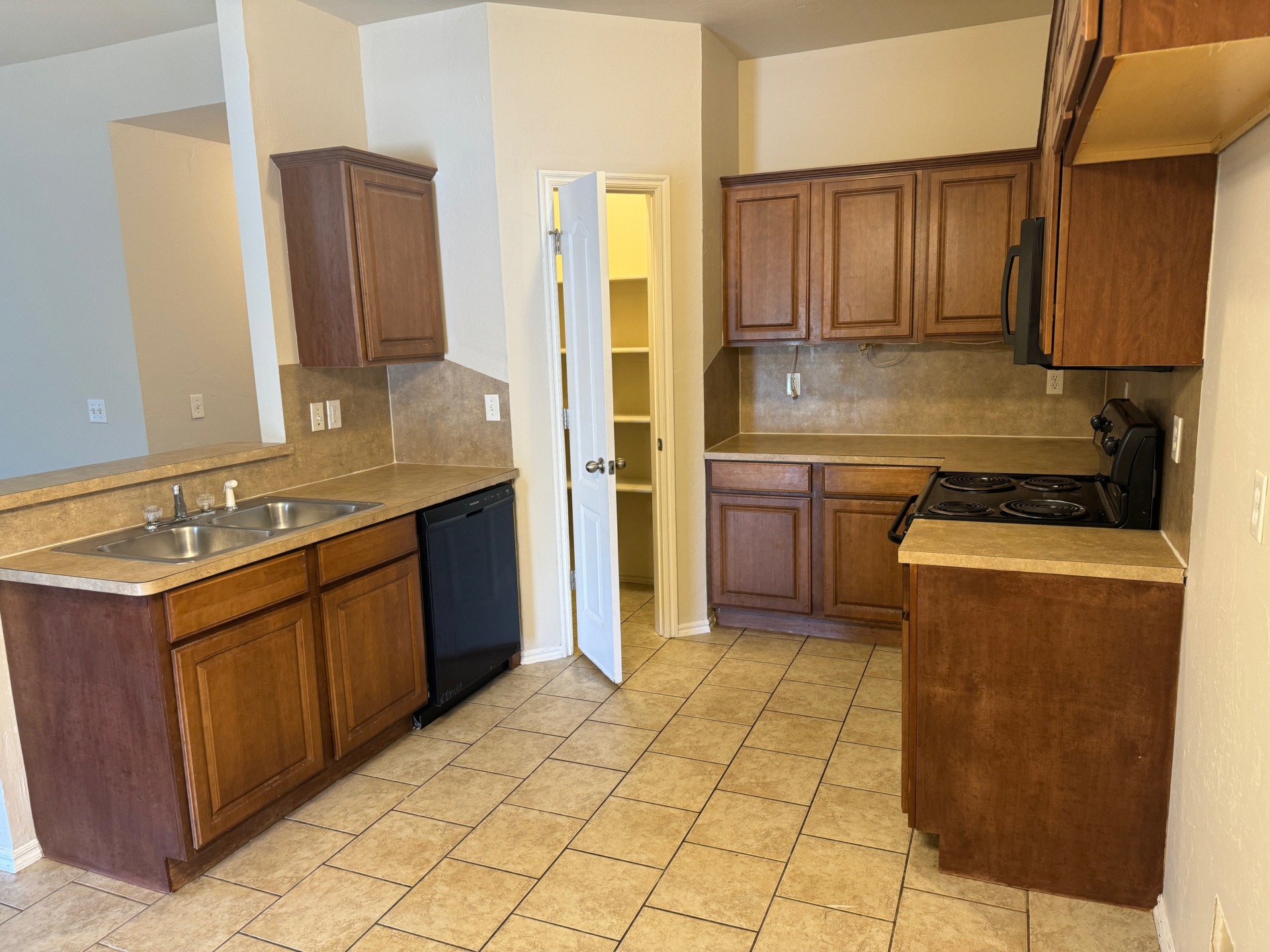 The perfect place for you. You'll fall in love with this place. 