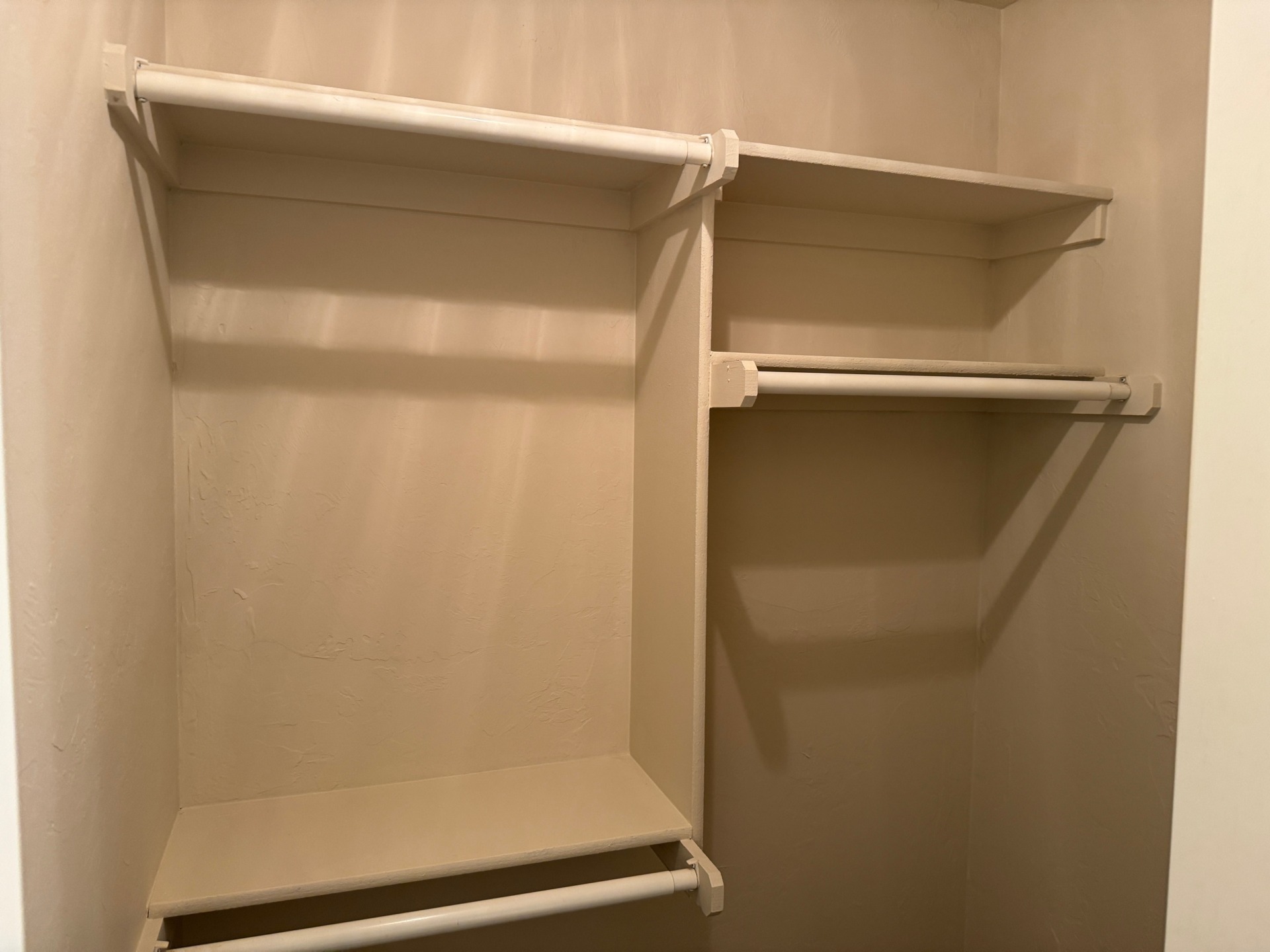 The perfect size for you. An outstanding home. Telephone us to ask about this rental unit. 