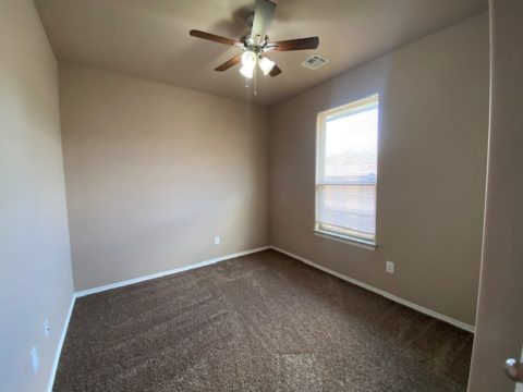 Attractive kitchen and bathroom. An excellent choice. 