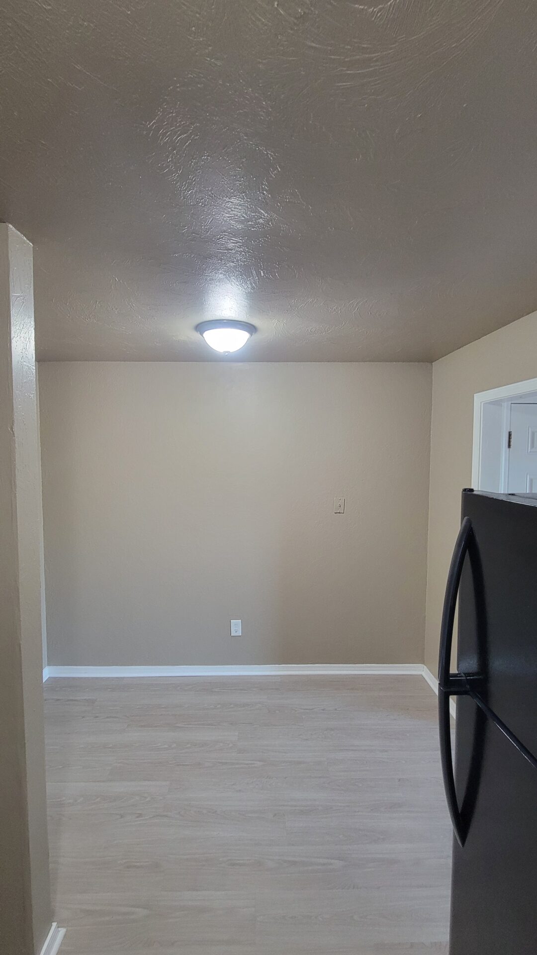 More than you could ask for. A striking domicile. Ask for details. We're always happy to answer questions. 