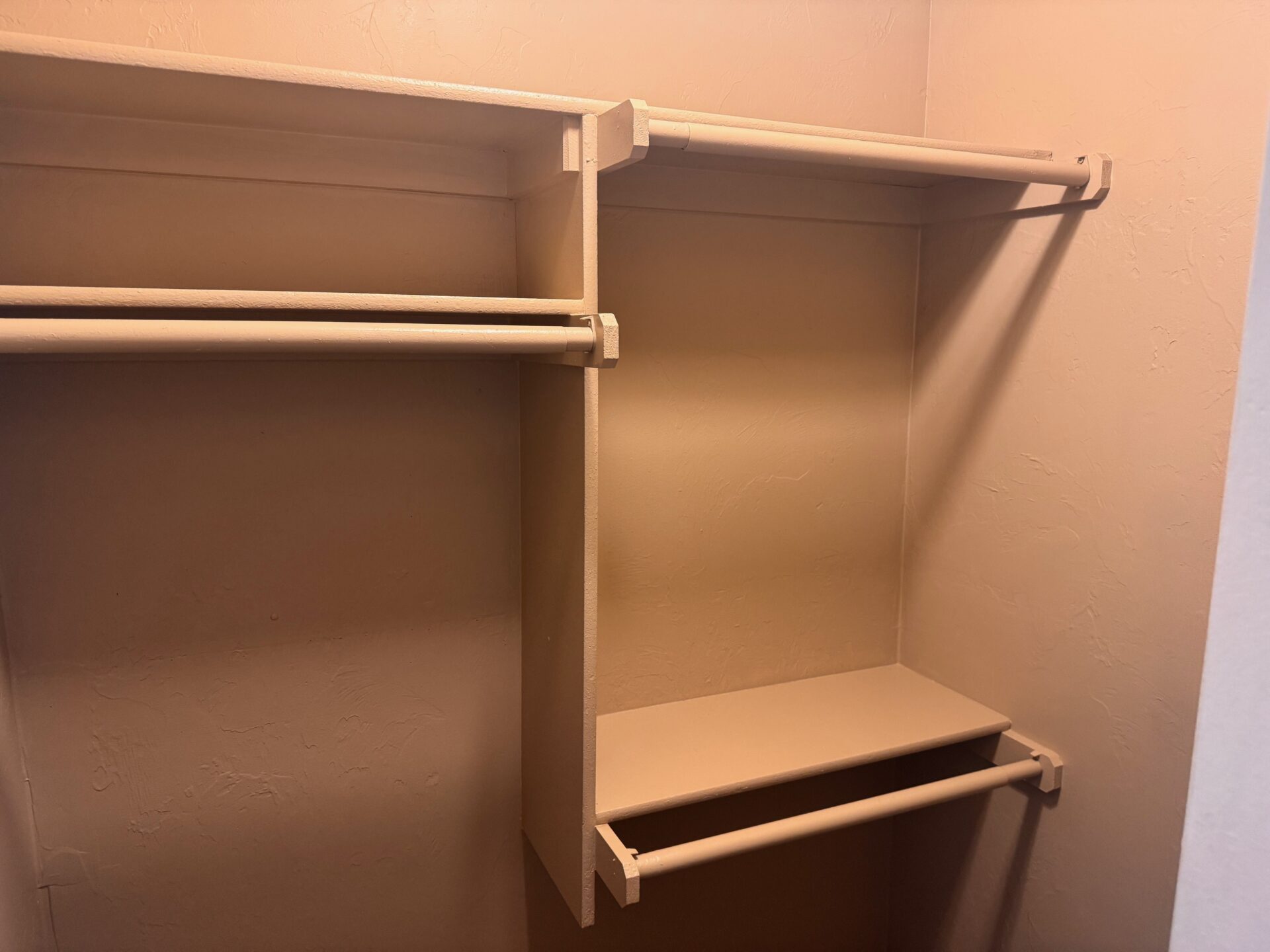 Reasonably priced. A good-looking property. See this place today. 