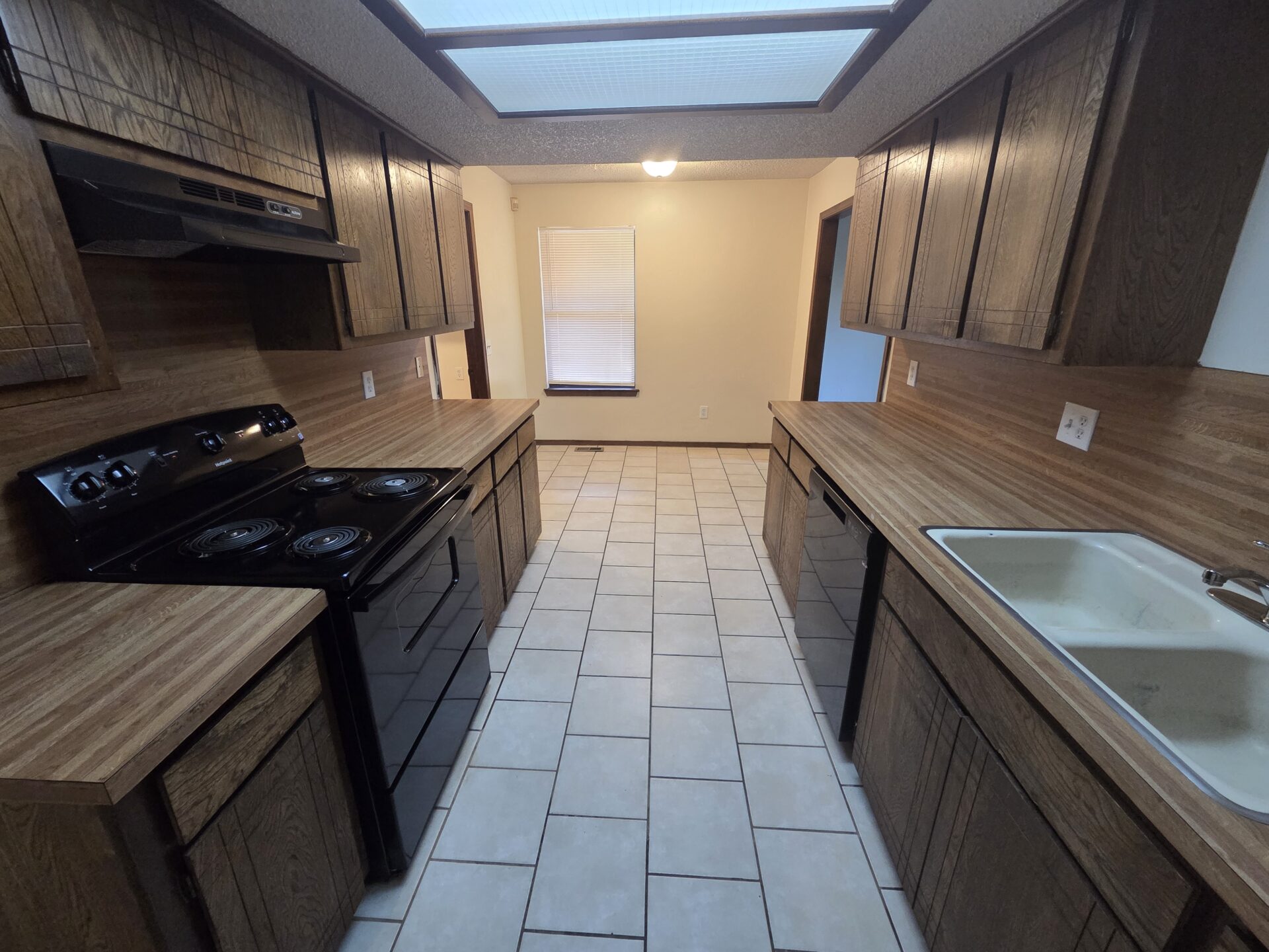 A stunning locale. This place is ready for a new occupant.