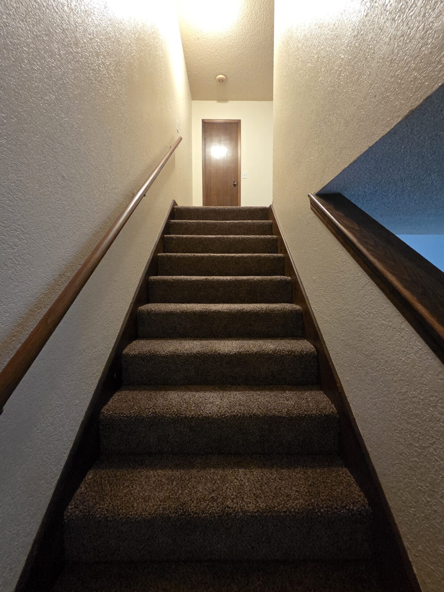 A pleasing unit. Contact Pointe Property Management.