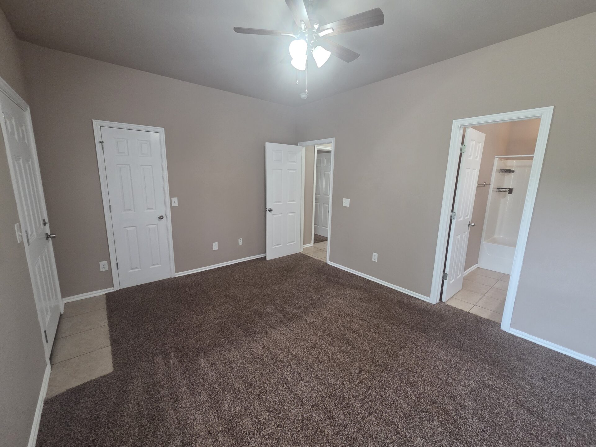 A striking rental property. Imagine the possibilities. 