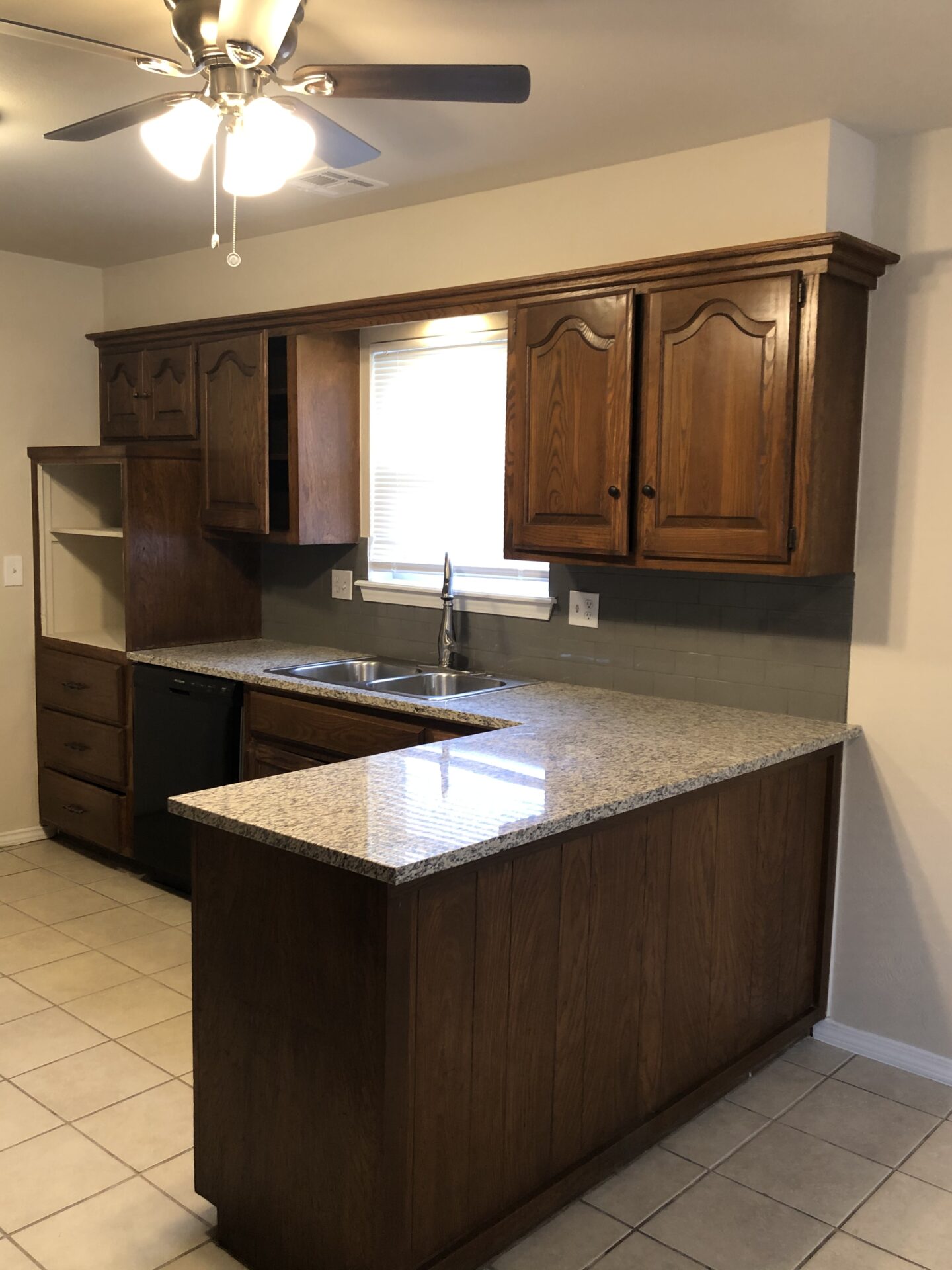 Many conveniences. A stunning rental unit. Don't miss out on this wonderful opportunity.
